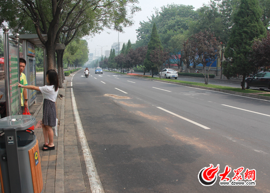 慘劇事發地:舜耕路西側的“會展中心”公交站