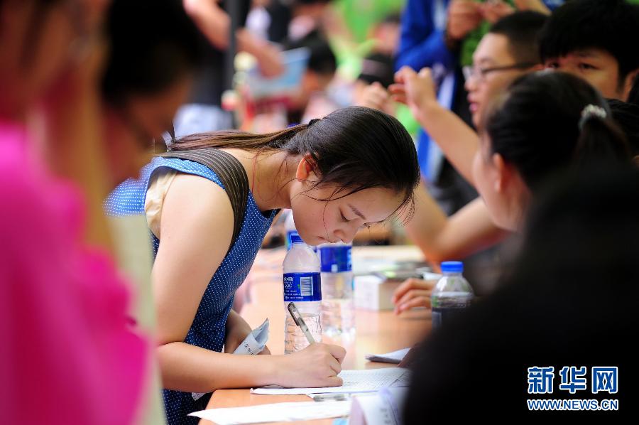 822գһkWmꖹIW2014W@ꖸУ󵽵ČWУ