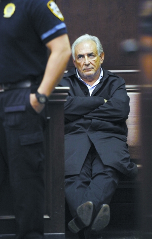 5月16日,卡恩出庭,保釋要求被拒。