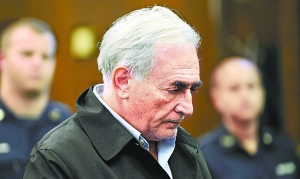 5月16日,卡恩出席紐約曼哈頓刑事法院舉行的聽證會。新華社/法新