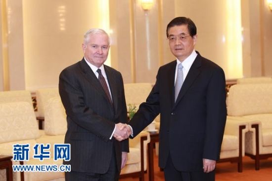 1月11日,中國國家主席、中央軍委主席胡錦濤在北京會見來訪的美國國防部長羅伯特·蓋茨。 新華社記者 龐興雷攝 1月11日,中國國家主席、中央軍委主席胡錦濤在北京會見來訪的美國國防部長羅伯特·蓋茨。 新華社記者 龐興雷攝