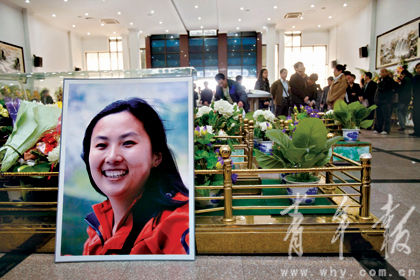 鳳凰,在涅槃中得到永生 師生和網友昨天送于娟最后一程(圖)